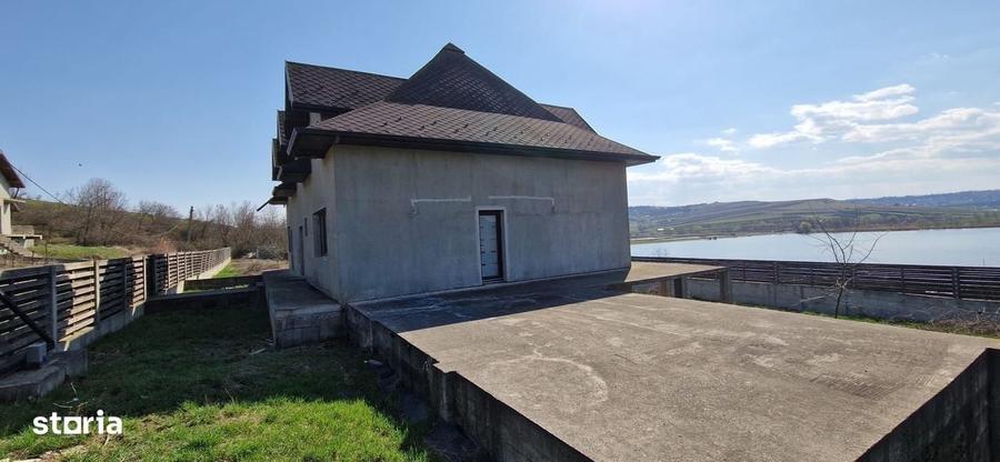 Casă cu 4 camere cu Teren 2700 Mp în Fălticeni