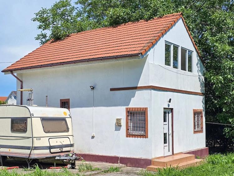 Casă cu Teren 1707 Mp în Central