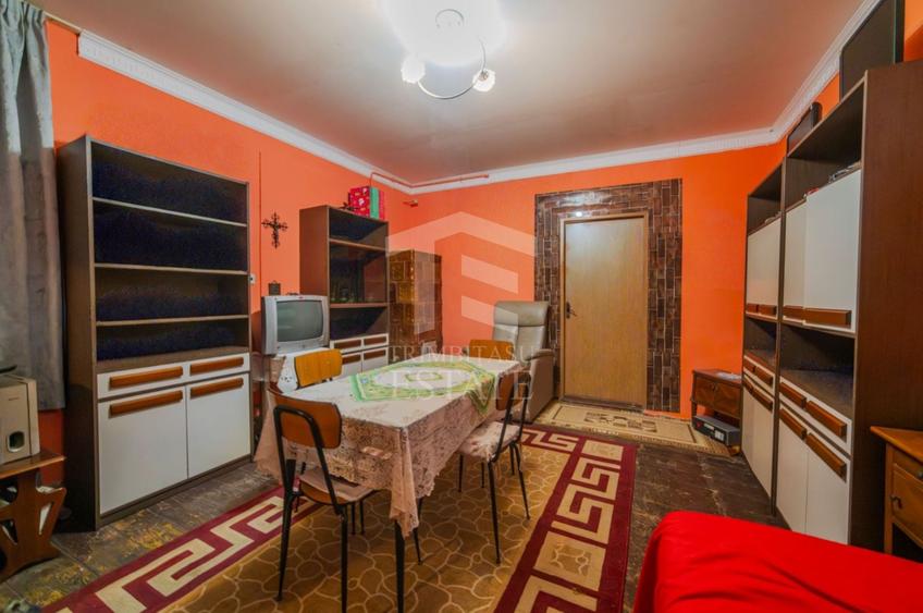 Apartament cu 3 camere semidecomandat, mobilat în Dâmbovița