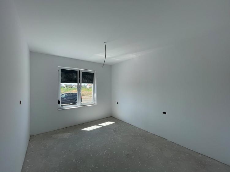 Duplex cu 3 camere cu Canalizare în Moșnița Nouă
