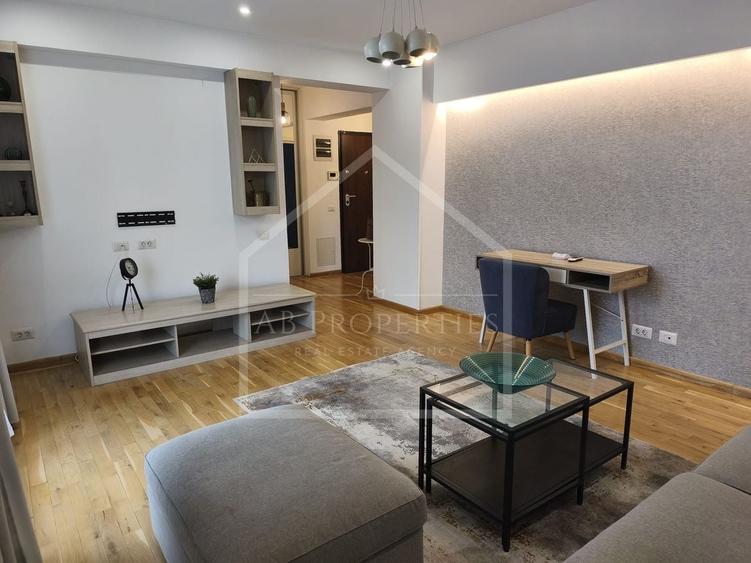 Apartament cu 2 camere decomandat, mobilat în Băneasa