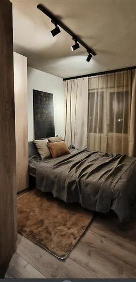 Apartament cu 3 camere semidecomandat în Romanilor