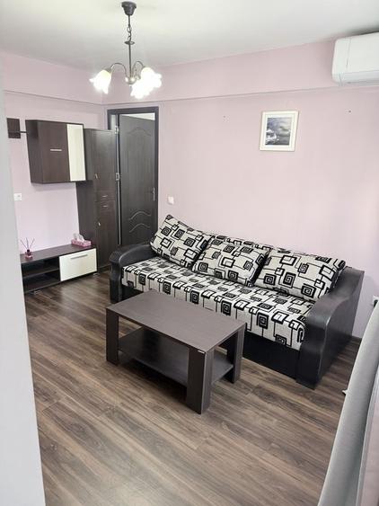 Apartament cu 3 camere semidecomandat în Turnu Măgurele