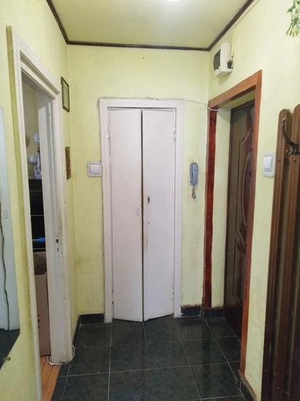 Apartament cu 2 camere decomandat în Aleea Carpați