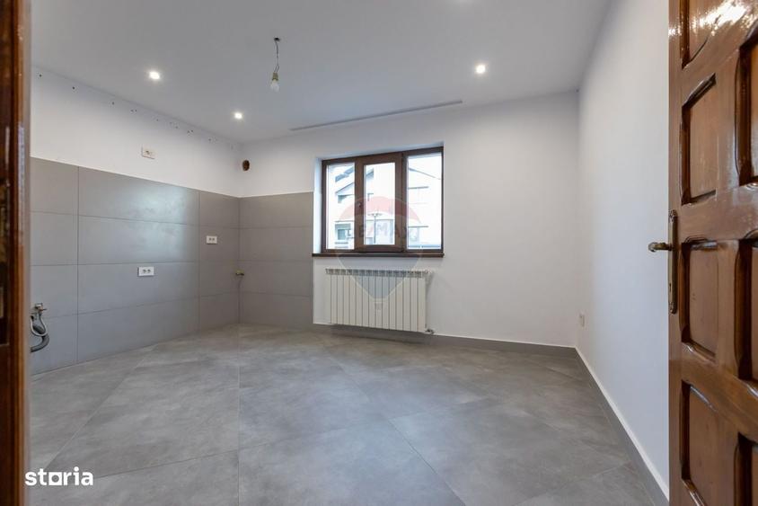 Casă cu 4 camere cu Teren 1710 Mp în Central