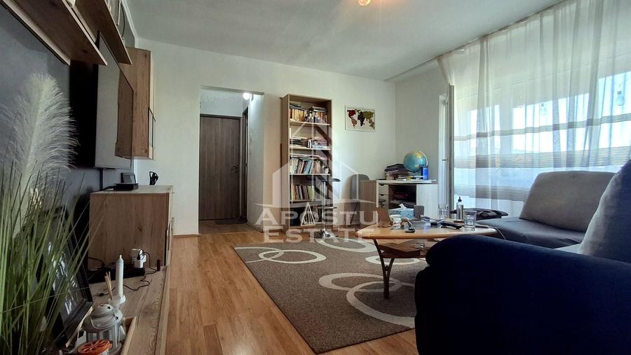Apartament cu 2 camere semidecomandat, mobilat în Micălaca