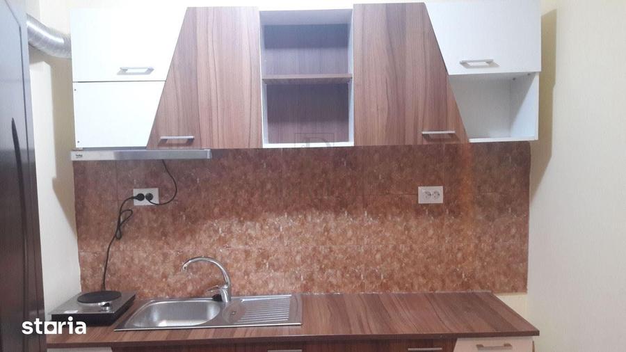Garsonieră decomandată în Est