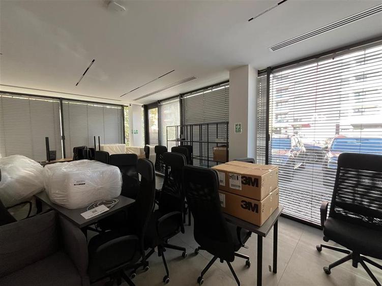 Spațiu comercial, de 200 mp, în Nufărul