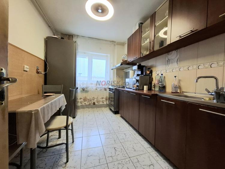 Apartament cu 4 camere semidecomandat în Teiul Doamnei