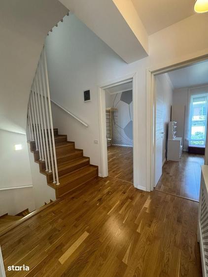 Casă cu 5 camere cu Teren 200 Mp în Central