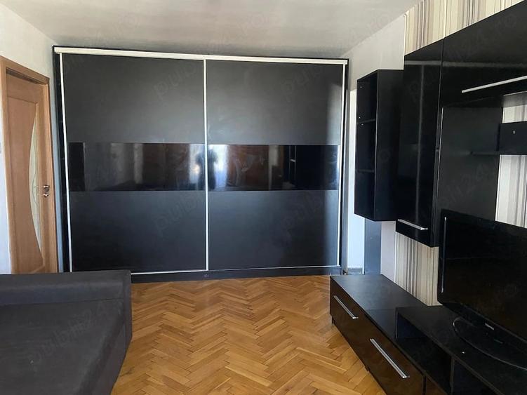 Apartament cu 3 camere semidecomandat în Circumvalațiunii