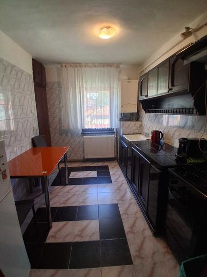 Inchiriez apartament, 2 camere, zona nord, total decomandat si utilat, centrala proprie, etaj 4, bloc cu acoperis. Nr. Telefon 0741470441 - 1