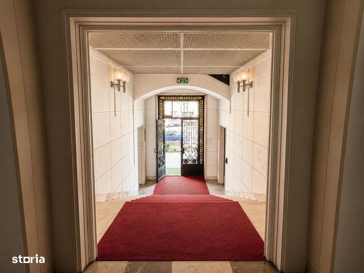Spațiu comercial, de 3,500 mp, în Romană