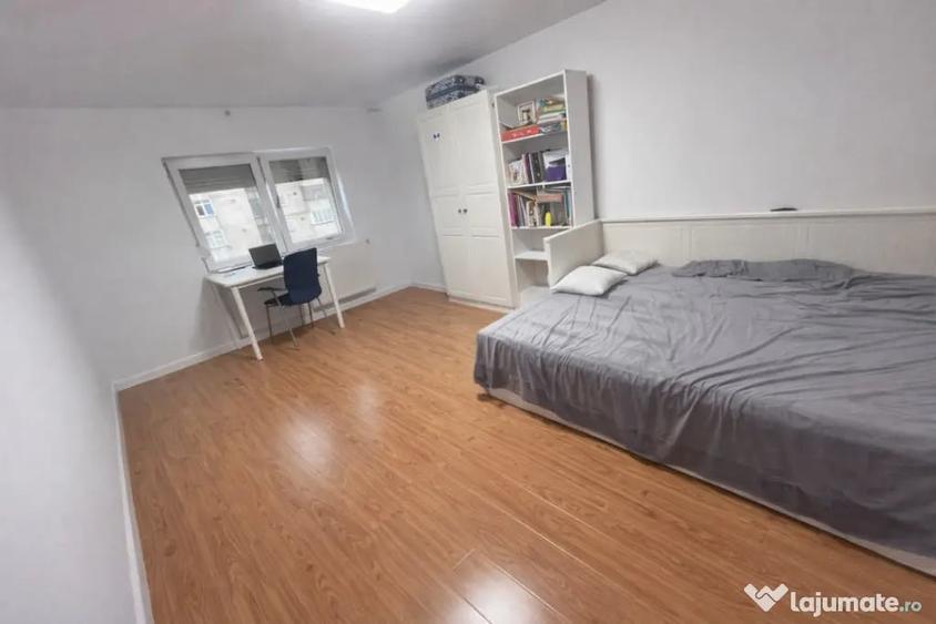 Apartament cu 3 camere decomandat, mobilat în Craiovița Nouă