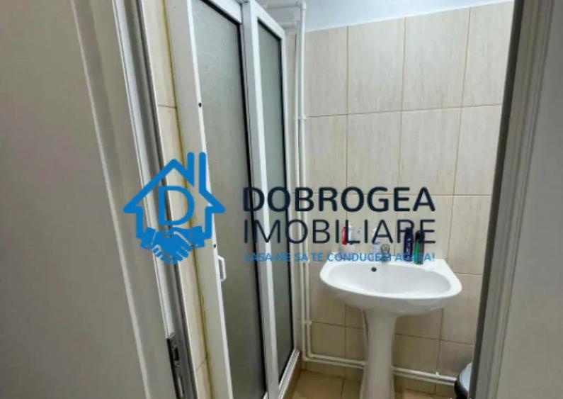Apartament cu 4 camere decomandat în E3