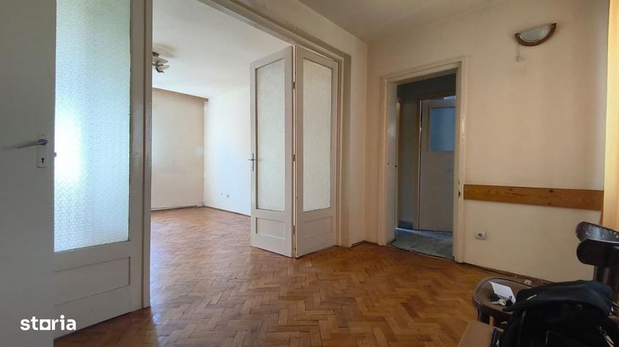 Apartament cu 4 camere în Piața Centrală