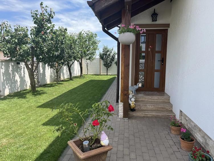 Casă cu Teren 343 Mp în Giroc