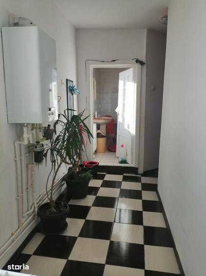 Casă cu 4 camere decomandat cu Teren 120 Mp în 1 Decembrie