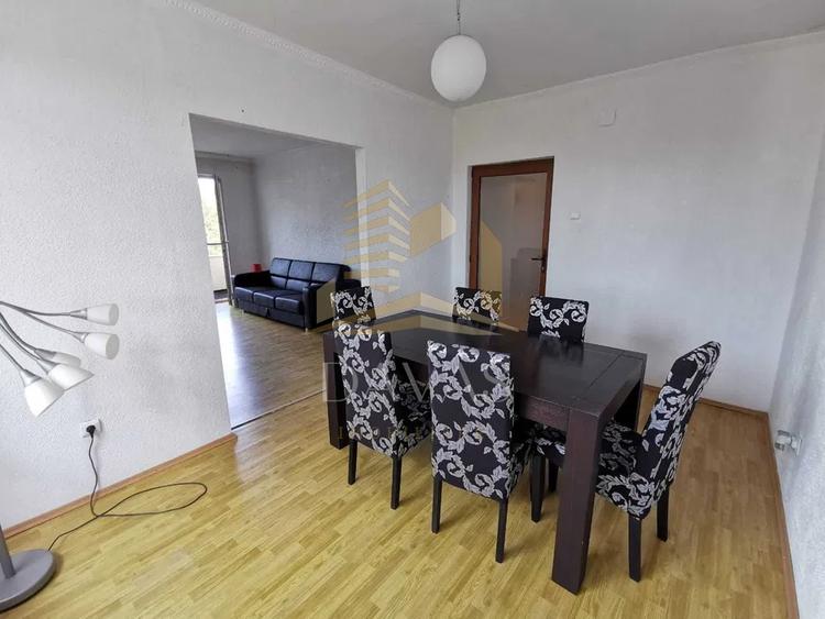Apartament cu 3 camere decomandat, mobilat în Central — fotografia 3
