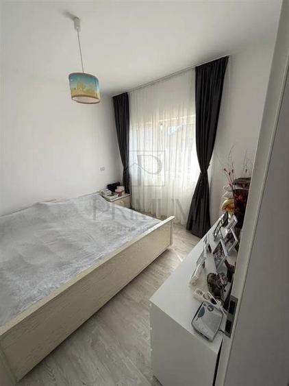 Apartament cu 3 camere semidecomandat, mobilat în Giroc