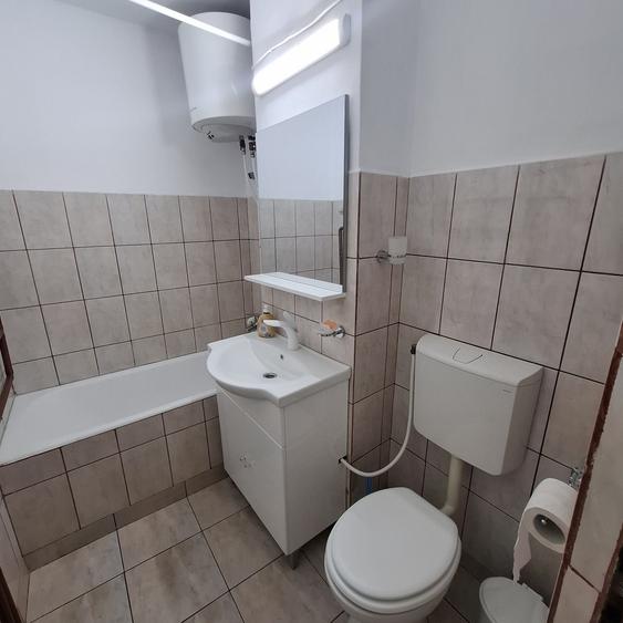 Apartament cu 3 camere semidecomandat în Crihala