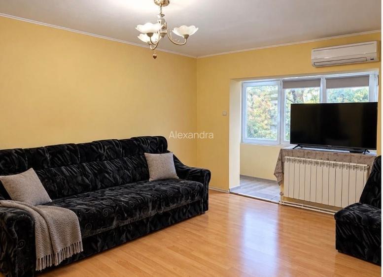 Apartament 3 camere de vanzare decomandat