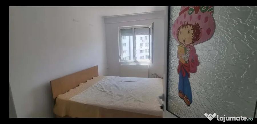 Apartament cu 3 camere semidecomandat în Central