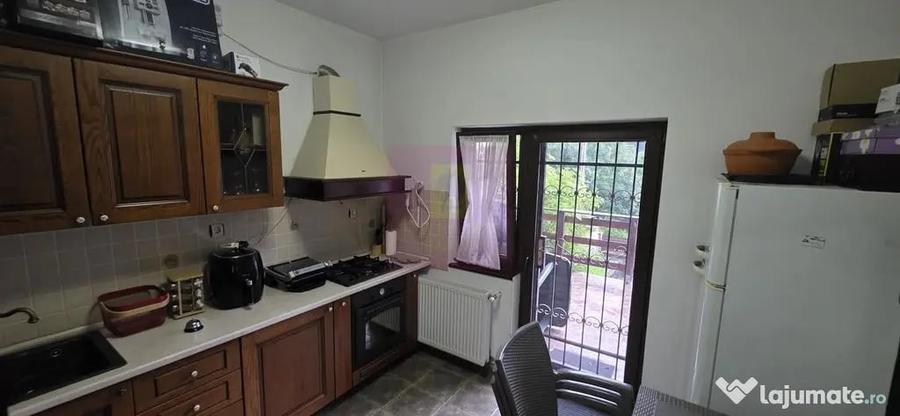Casă cu 5 camere cu Teren 500 Mp în Central