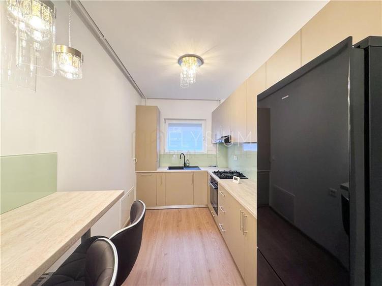 Apartament cu 3 camere semidecomandat, mobilat în Floreasca