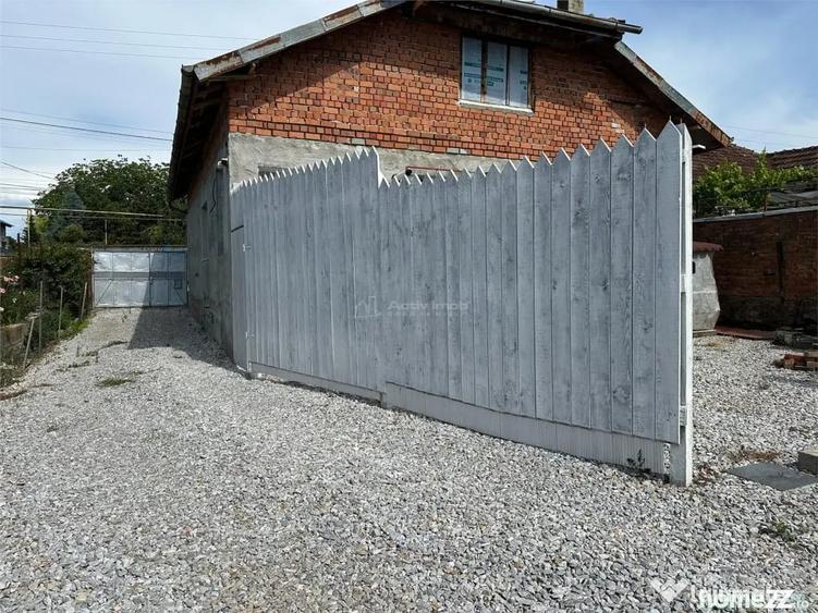 Casă cu 3 camere cu Teren 1438 Mp în Central
