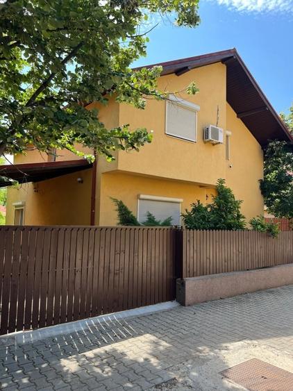 Casă individuală cu 5 camere cu Canalizare în Central