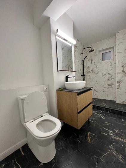 Apartament cu 3 camere semidecomandat, mobilat în Cantemir