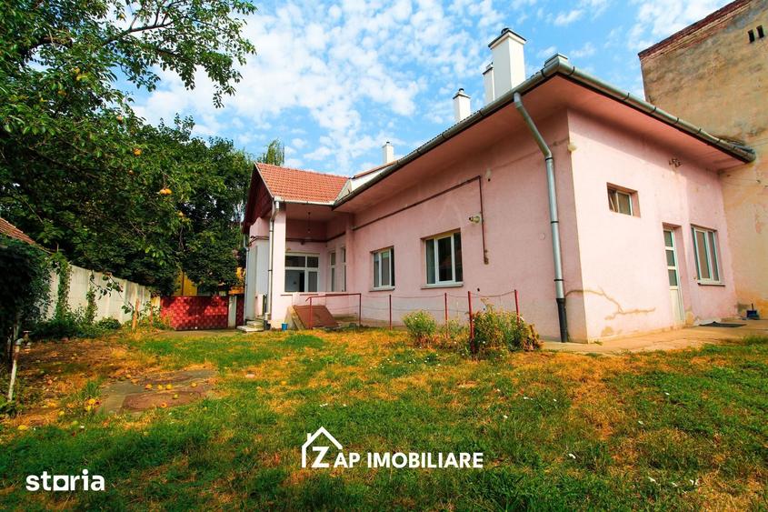 Casă cu 5 camere cu Teren 300 Mp în Central