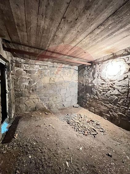 Casă individuală cu 7 camere cu Teren 859 Mp în Mădei