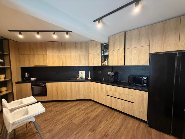 Casă individuală cu 6 camere cu Teren 3400 Mp în Mănăstirea Humorului