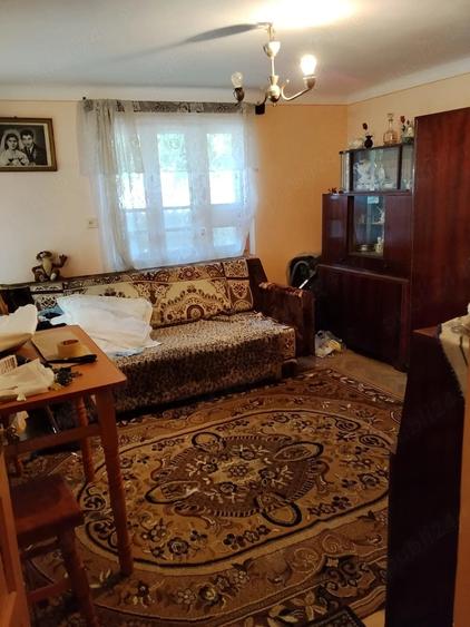Casă cu Teren 558 Mp în Ișalnița
