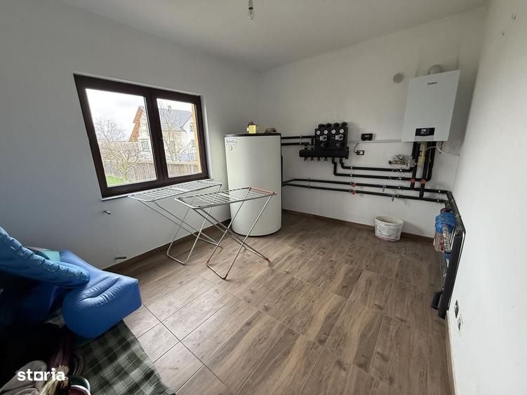 Casă cu 4 camere în Băiceni