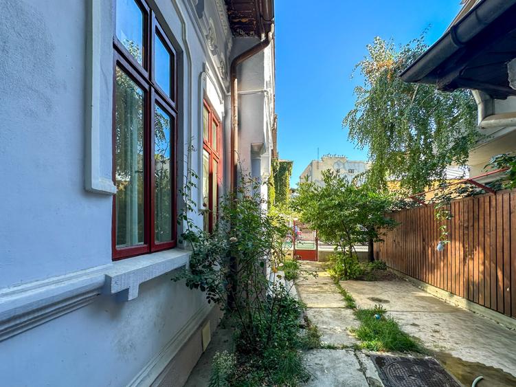 Casă individuală cu 5 camere cu Canalizare în Calea Călărașilor