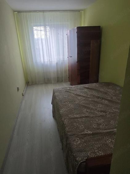 Apartament cu 3 camere semidecomandat în Viziru 1