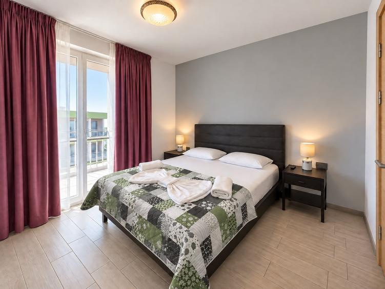 Apartament cu 2 camere decomandat, mobilat în Mamaia-Sat