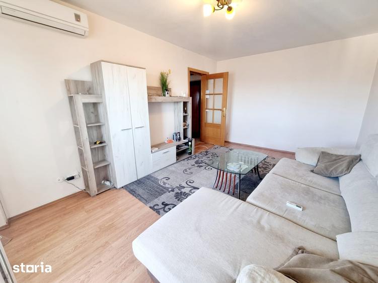 Apartament cu 3 camere decomandat în Republicii