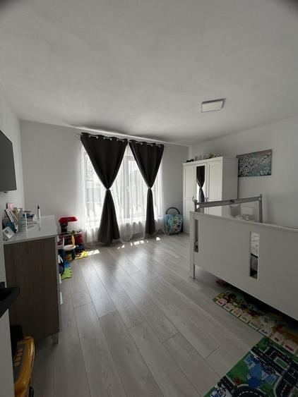 Casă cu 3 camere în Ișalnița