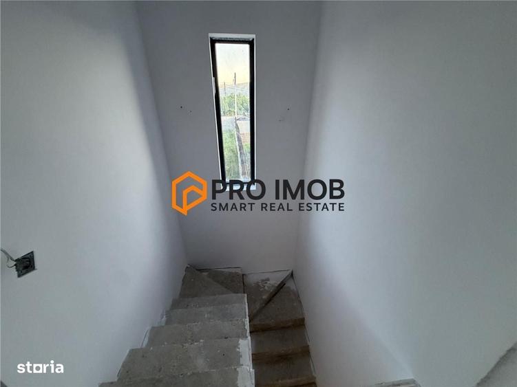 Casă cu 4 camere decomandat în Pleșești