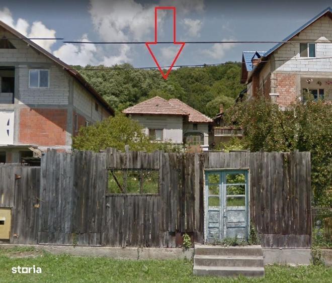 Casă cu 4 camere cu Teren 2513 Mp în Prislopu Mic