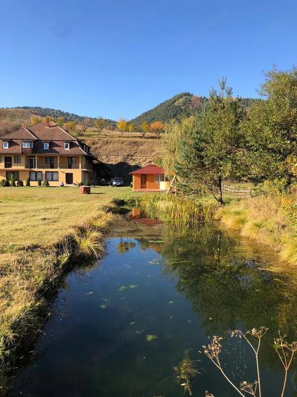 Casă cu 9 camere cu Teren 8233 Mp în Mărgău