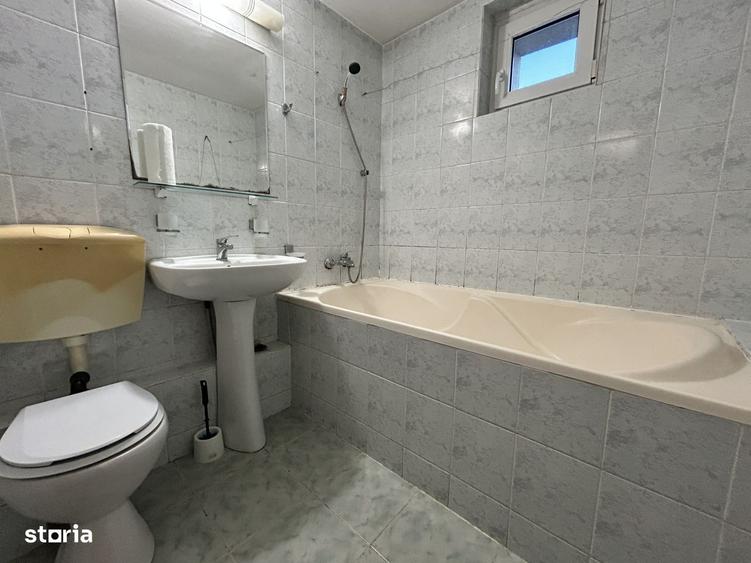 Apartament cu 3 camere decomandat, mobilat în Titan