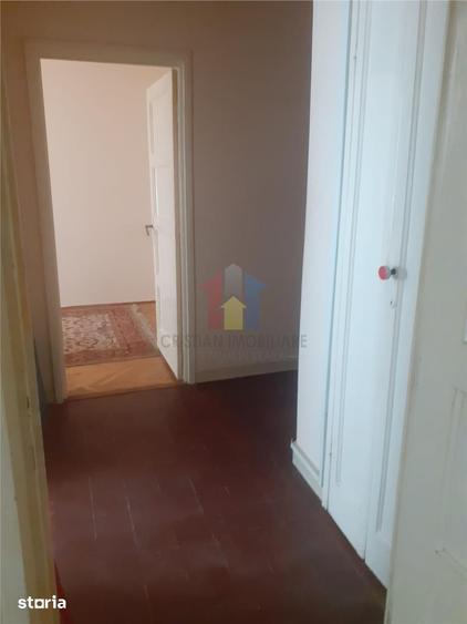 Apartament cu 3 camere semidecomandat în Hristo Botev
