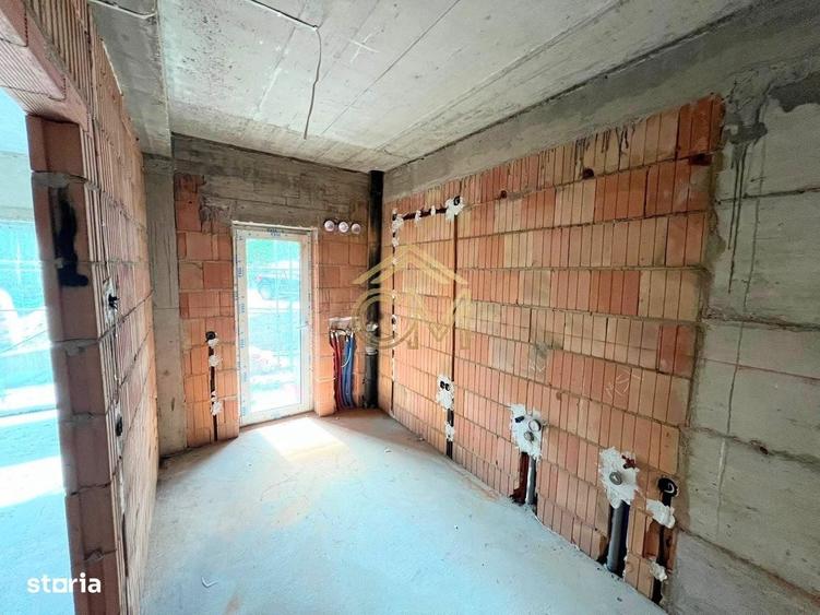 Apartament cu 5 camere decomandat în Cristian