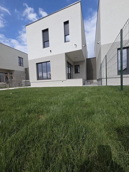 Casă cu Teren 250 Mp în Covaci