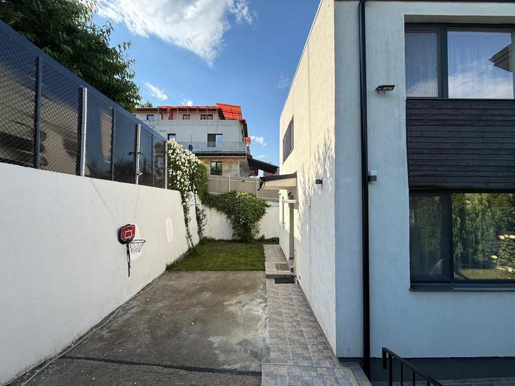 Duplex cu 4 camere cu Canalizare în Popas Păcurari